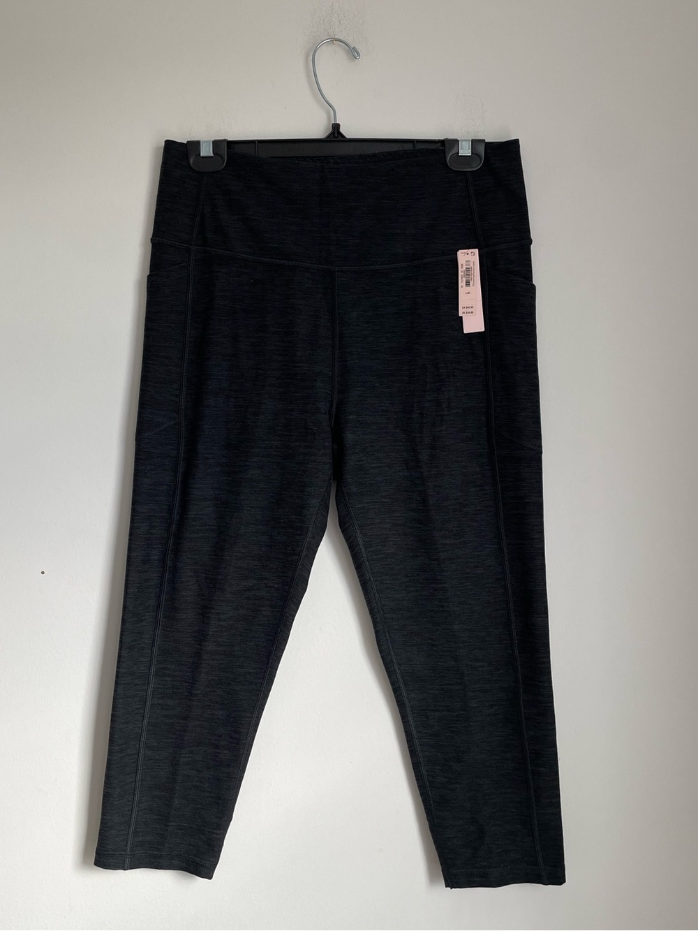 NWT Victoriaās Secret Dark Gray High Rise Capri Leggings w/ Pockets Size L